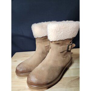 UGG boot w harrison cuff size 8,5